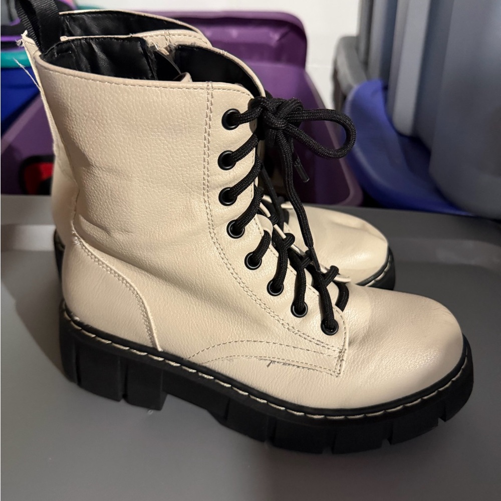 Women's Cream Lace-Up Ankle Boots